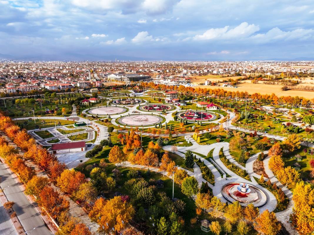 Karatay, sarıdan kızıla uzanan renk tonlarıyla görsel şölen sunuyor 8